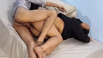 Bhabhi Berjilbab Digoyang Keras Dengan Erangan Menggoda