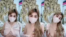 Mamih Tergoda Remas Payudara Lewat Baju Transparan