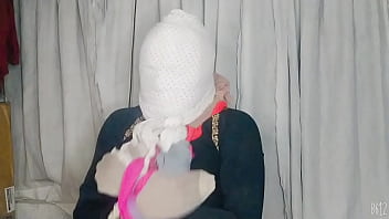 Gadis Berhijab Lakukan Bondage Sendiri