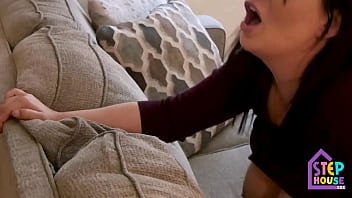 Ibu Hot Tersangkut Di Sofa Dan Digituin