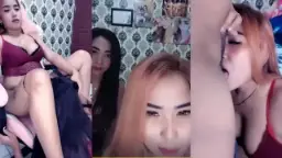 Moza Suruh Sahabatnya Menjilati Vagina Yang Basah