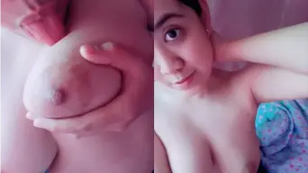 Nadia Nazami Menggoyangkan Payudara Besar Yang Menggoda Dan Menggairahkan