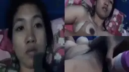 Gadis Belia Menggairahkan Menggoda Diri Dengan Mainan Seks