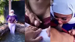 Ngentot Emak-emak Tua Di Kolam Renang