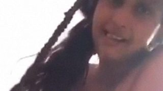 Gadis Sri Lanka Yang Seksi Dan Langsing Menggoyang Ranjang Dalam Video Beredar