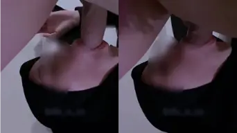 Jilbab Gelap Mengulum Ganas Di Kamar Mandi