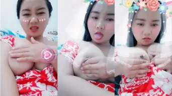 Remasan Tetek Meletup Gadis 19 Tahun