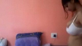 Tonton Video Montok Seksi Desi Buka Baju, Bikin Makin Panas!