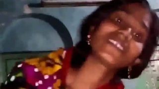 Video Mesra Cowok India Lokal Dengan Gadis Desa Yang Menggairahkan