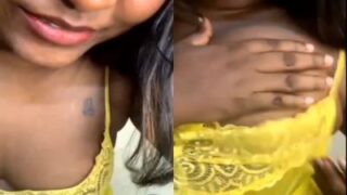 Wanita India Selatan Pamer Payudara Besar Di Siaran Langsung