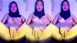 Abg Jilboobs Sange Colmek Pake Jari, Muncrat Sampe Becek