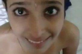 Kaget Banget, Istri India Diem-diem Nelen Mani Di Mulut