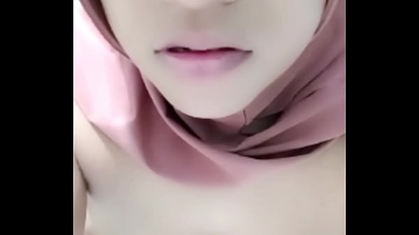 Vcs Sama Selingkuhan, Mumpung Suami Lagi Keluar, Enak Banget Main-main Diam-diam Di Kamar.