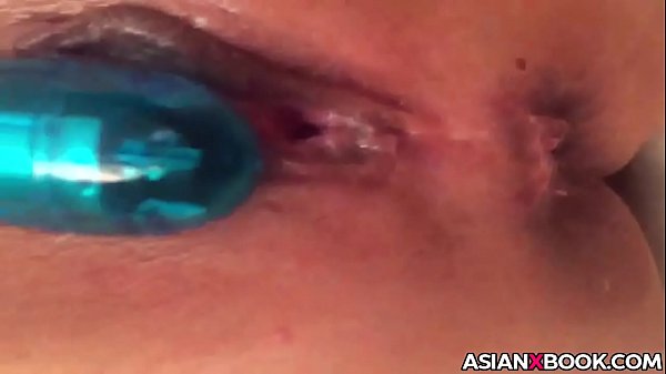 Cewek Asia Mainin Memek Pake Mainan, Nikmat Banget.