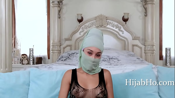 Ibu Tiri Berhijab Bikin Tenang – Cali Lee, Ngangenin Banget