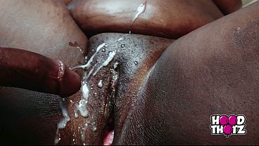 Dua Kontol Gede Ngebanjirin Tetek Gendut Mamak Tiri Hitam