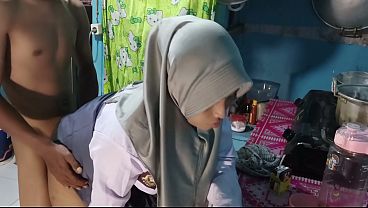 Ngentot Adik Ipar Sambil Mainin Memek Basah.