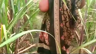 Ibu Tiri Dan Anak Tiri Ngentot Di Luar Rumah Desa Yang Sepi.