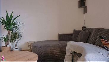 Ibu Tiri Lihat Anak Tiri Lagi Keras, Pas Lagi Bersihin, Langsung Bantuin Crot Di Pantatnya Yang Gede Dan Bulat.