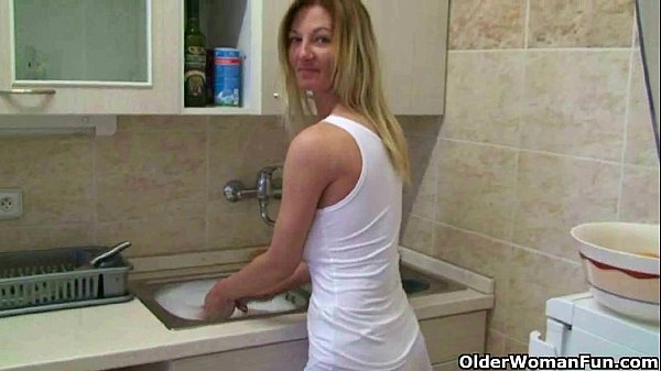 Ibu Bikin Video Coli Di Rumah, Hot Banget