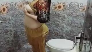Cewek Montok Pakistan Coli Di Kamar Mandi, Suara Nafas Basah Bikin Makin Liar