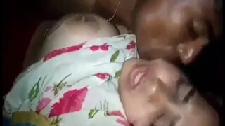 Gadis Seksi Kasih Cowok Miskin Ngewe Memeknya Di Video Mms Desi Xxx