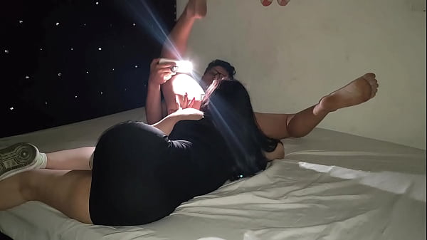 Makan Bareng Sepupu Tiri, Tangan Mulai Merayap Ke Paha.