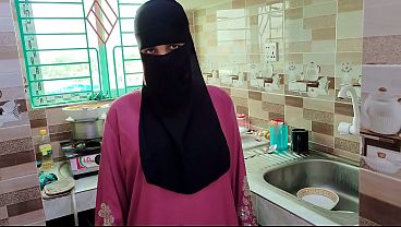 Selagi Istri Pergi, Suami Sialan Ngewe Pembantu Hijab Di Rumah Sendiri